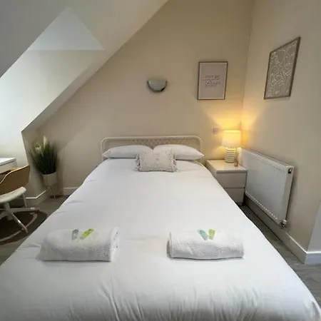 Apartment 6 Flat, 50m To Airbus *