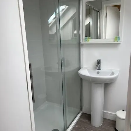 6 Flat, 50m To Airbus Apartment Bristol