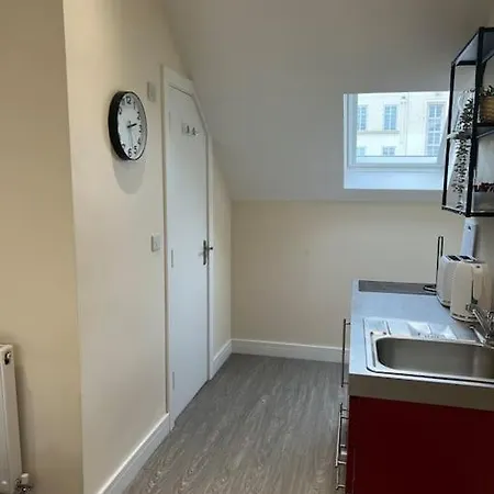 6 Flat, 50m To Airbus Apartment