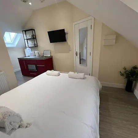 6 Flat, 50m To Airbus Apartment