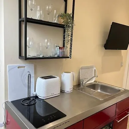 Apartment 6 Flat, 50m To Airbus *