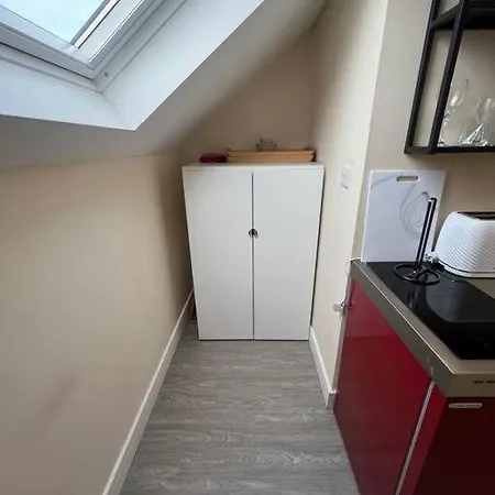 6 Flat, 50m To Airbus Apartment